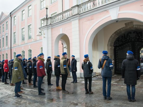 Riigikogu esimees tervitas Gustav Adolfi Gümnaasiumi riigikaitse õpilasi pidulikul rongkäigul Kuberneri aias